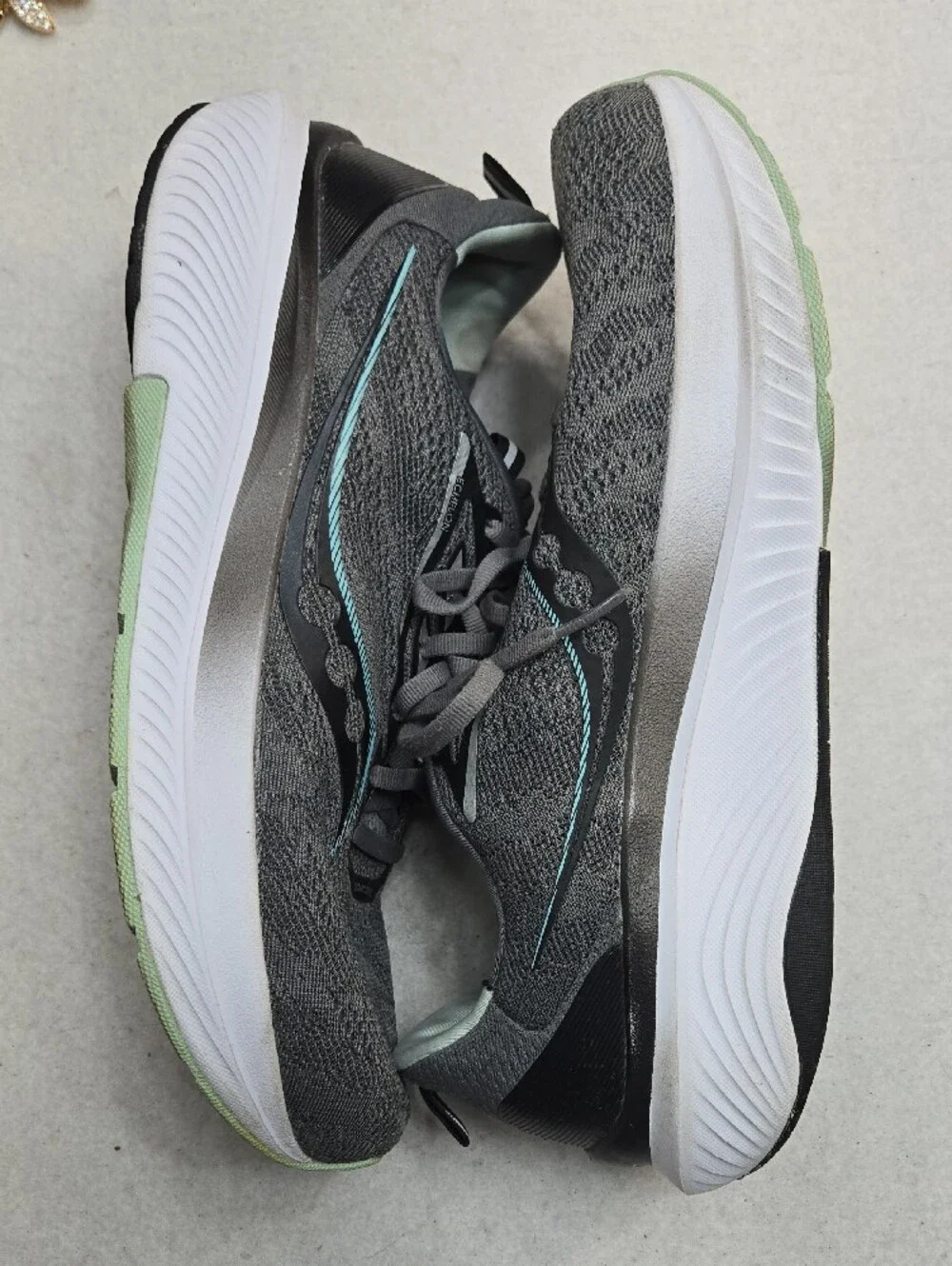 Saucony Women's Echelon 9 in the Charcoal/Ice colorway
